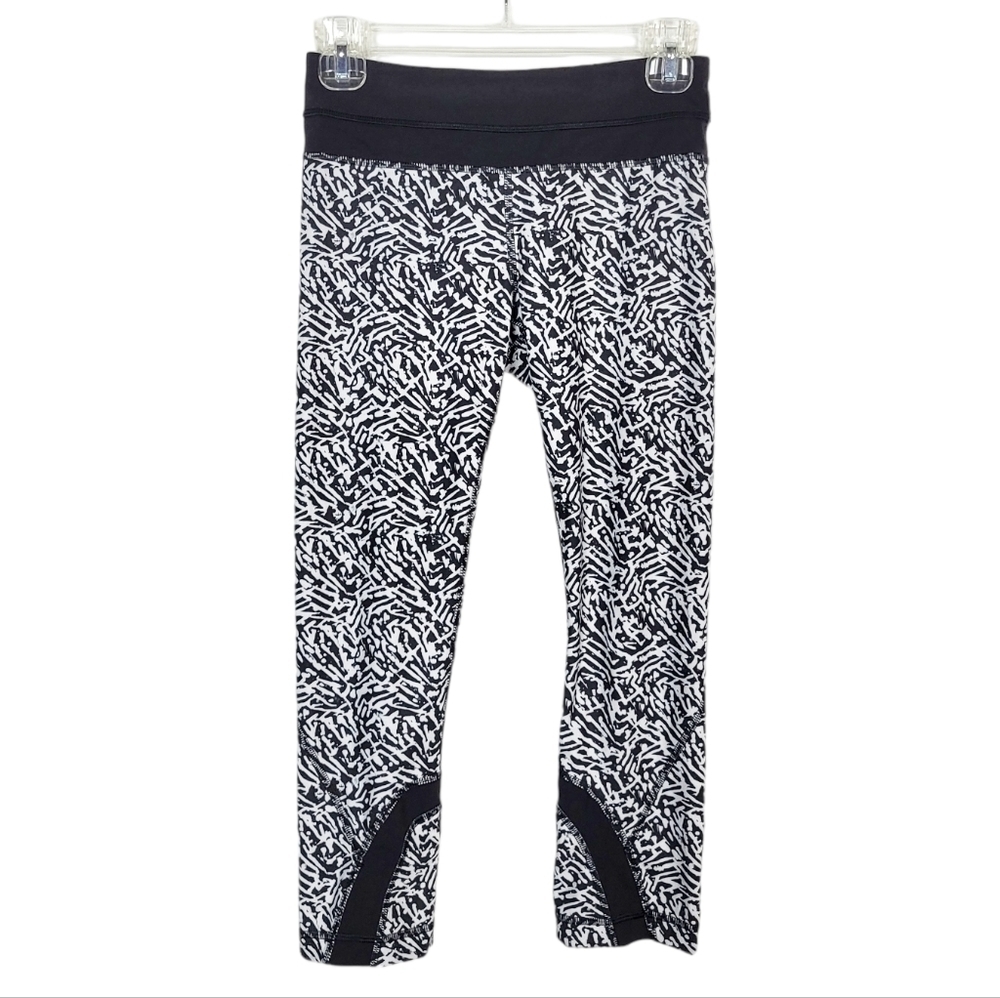 LULULEMON Run Inspire Crop II Luxtreme Leggings in zebra print animal print